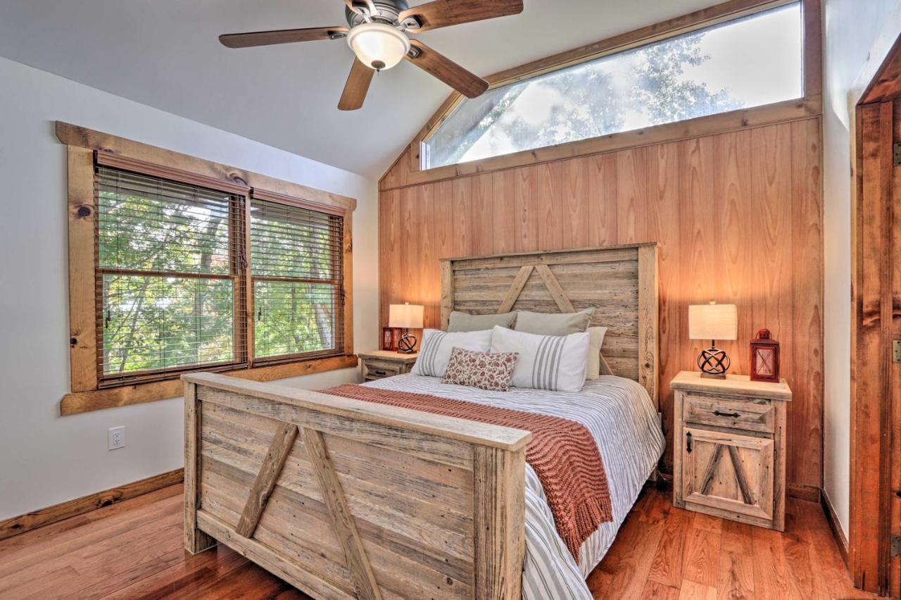 Upscale Gatlinburg Cabin Deck, Fire Pit And Hot Tub Exterior photo